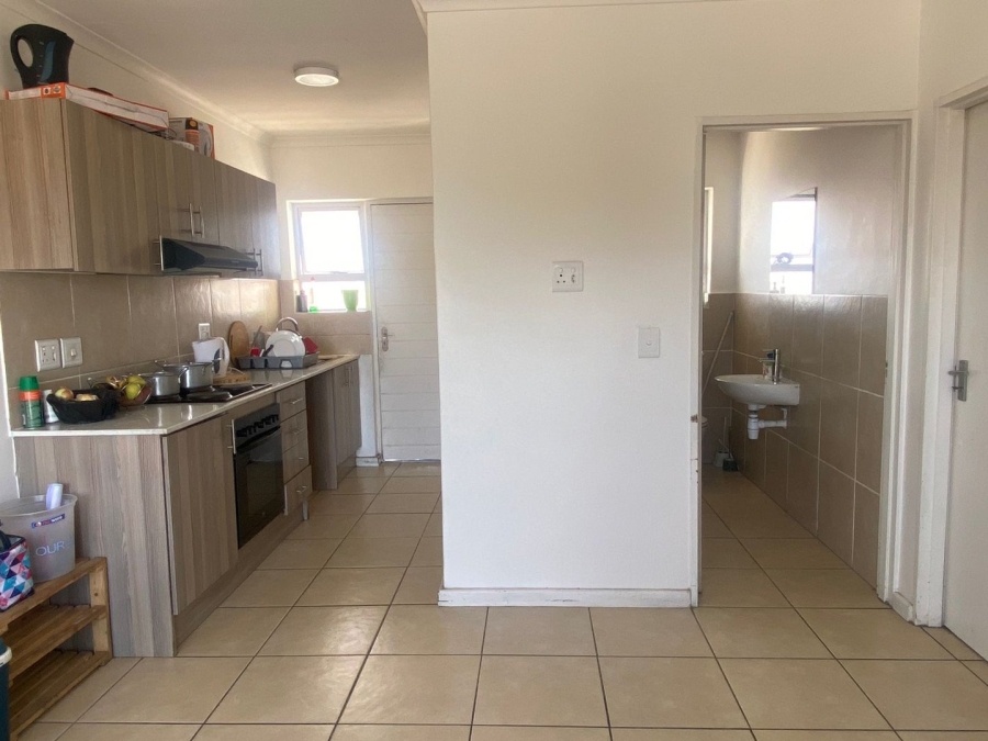 To Let 2 Bedroom Property for Rent in Cravenby Western Cape